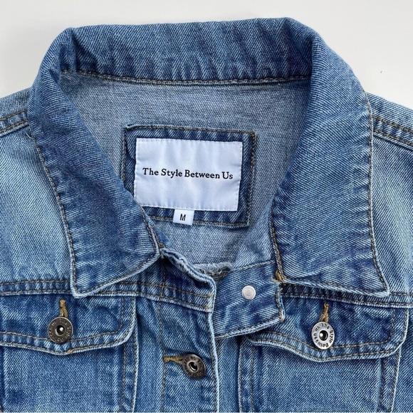 The Style Between Us Women's Denim Jacket Size Medium - Picture 3 of 6